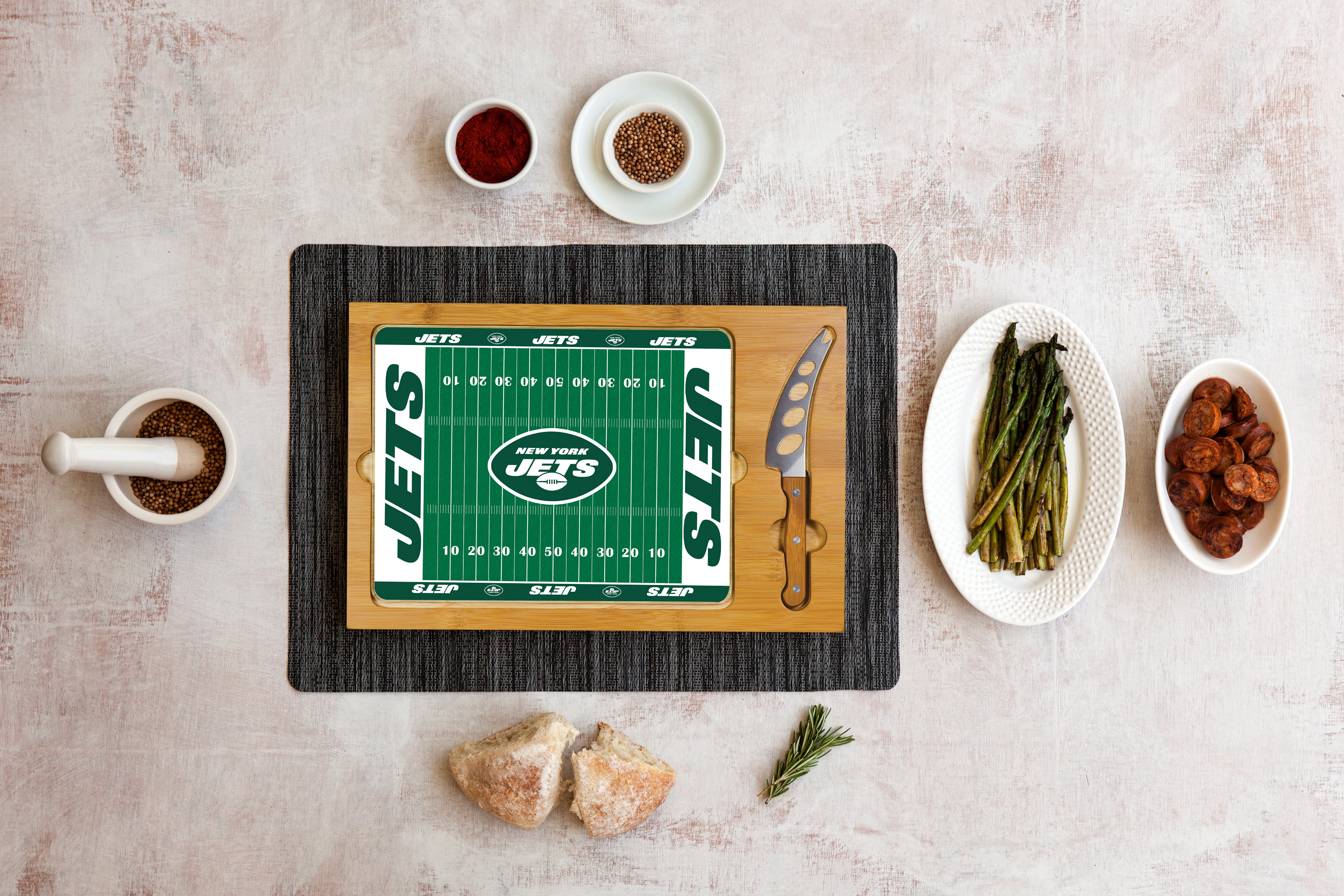 New York Jets Football Field - Icon Glass Top Cutting Board & Knife Set