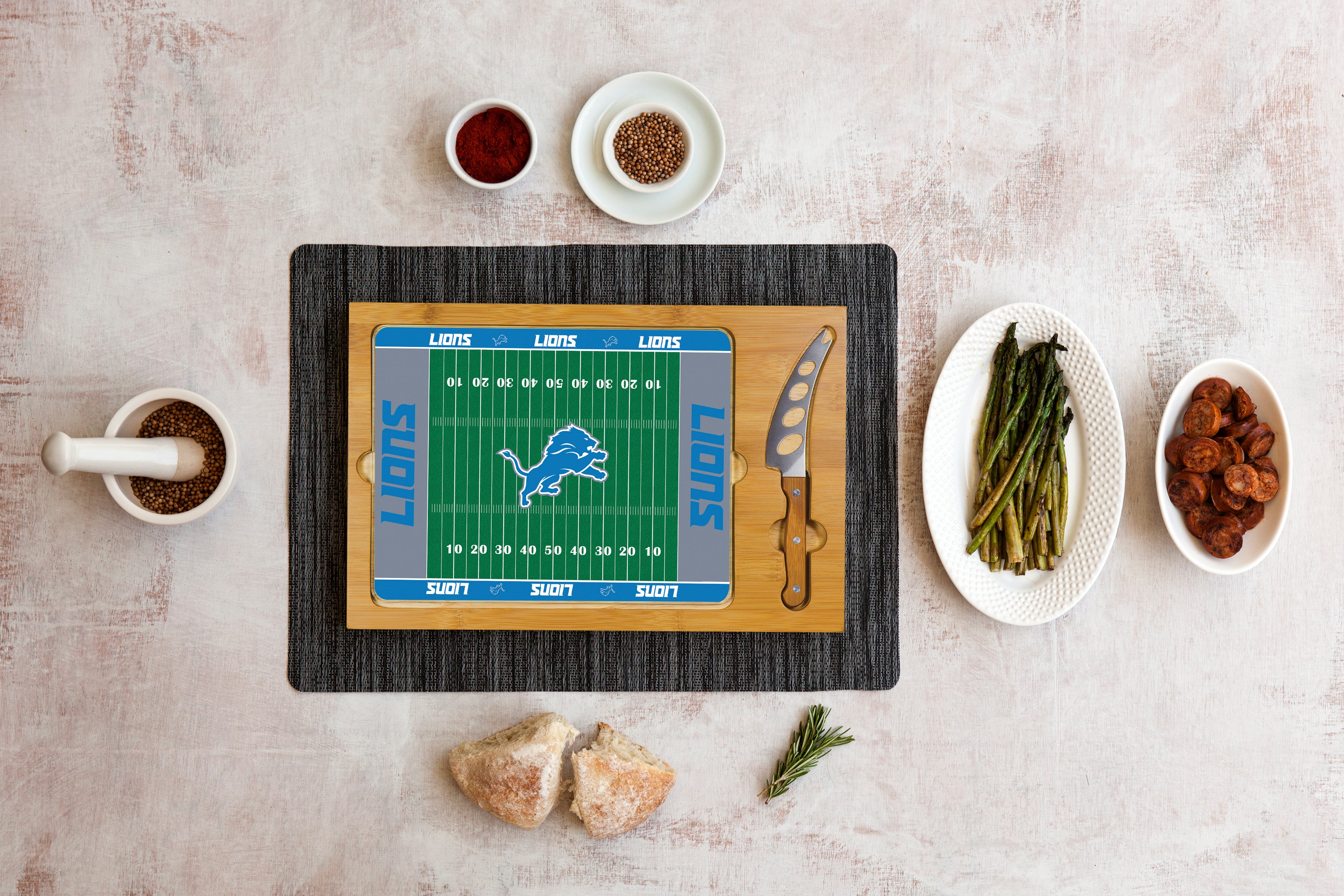 Detroit Lions Football Field - Icon Glass Top Cutting Board & Knife Set