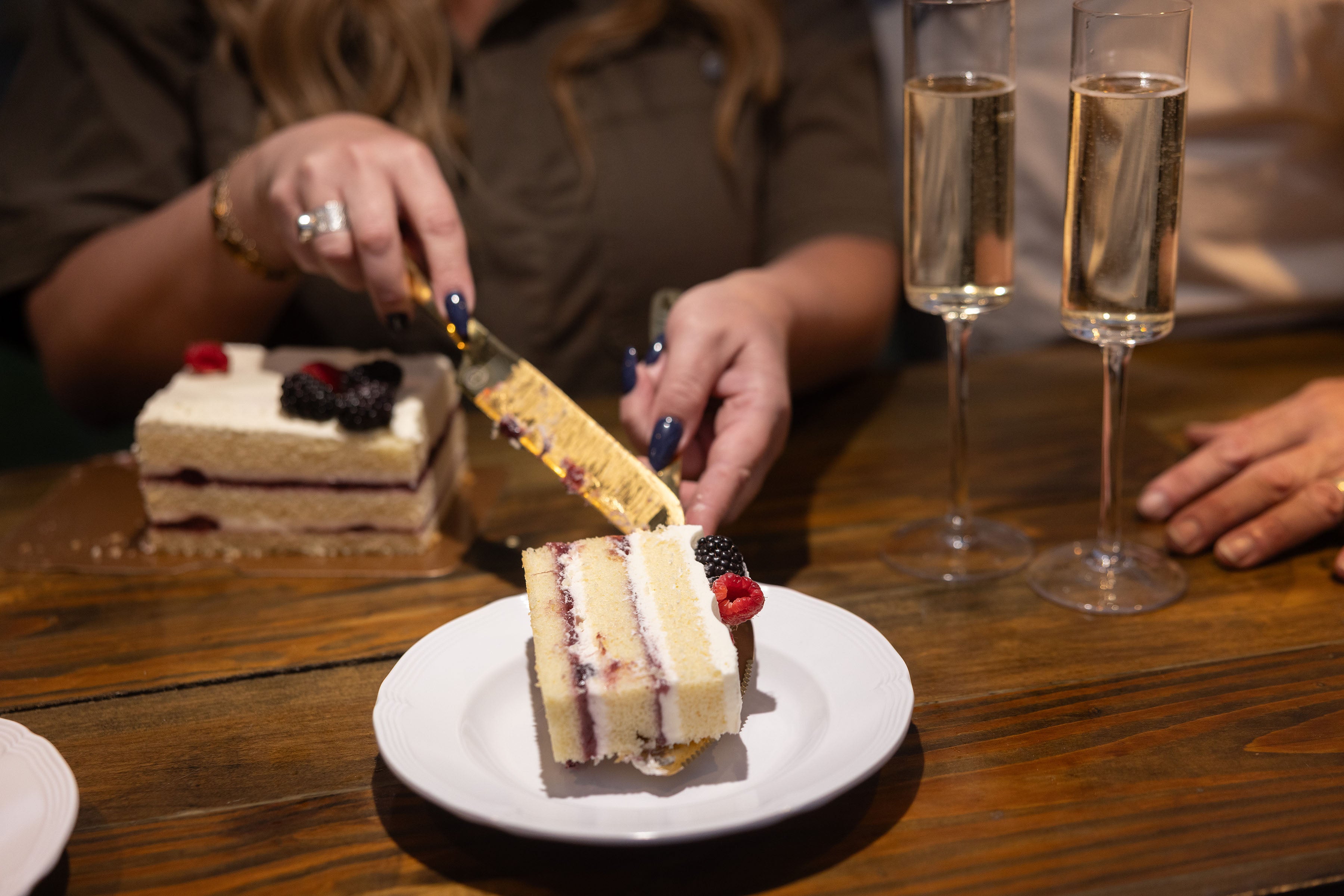 Arbane Champagne Glass Set with Cake Knife