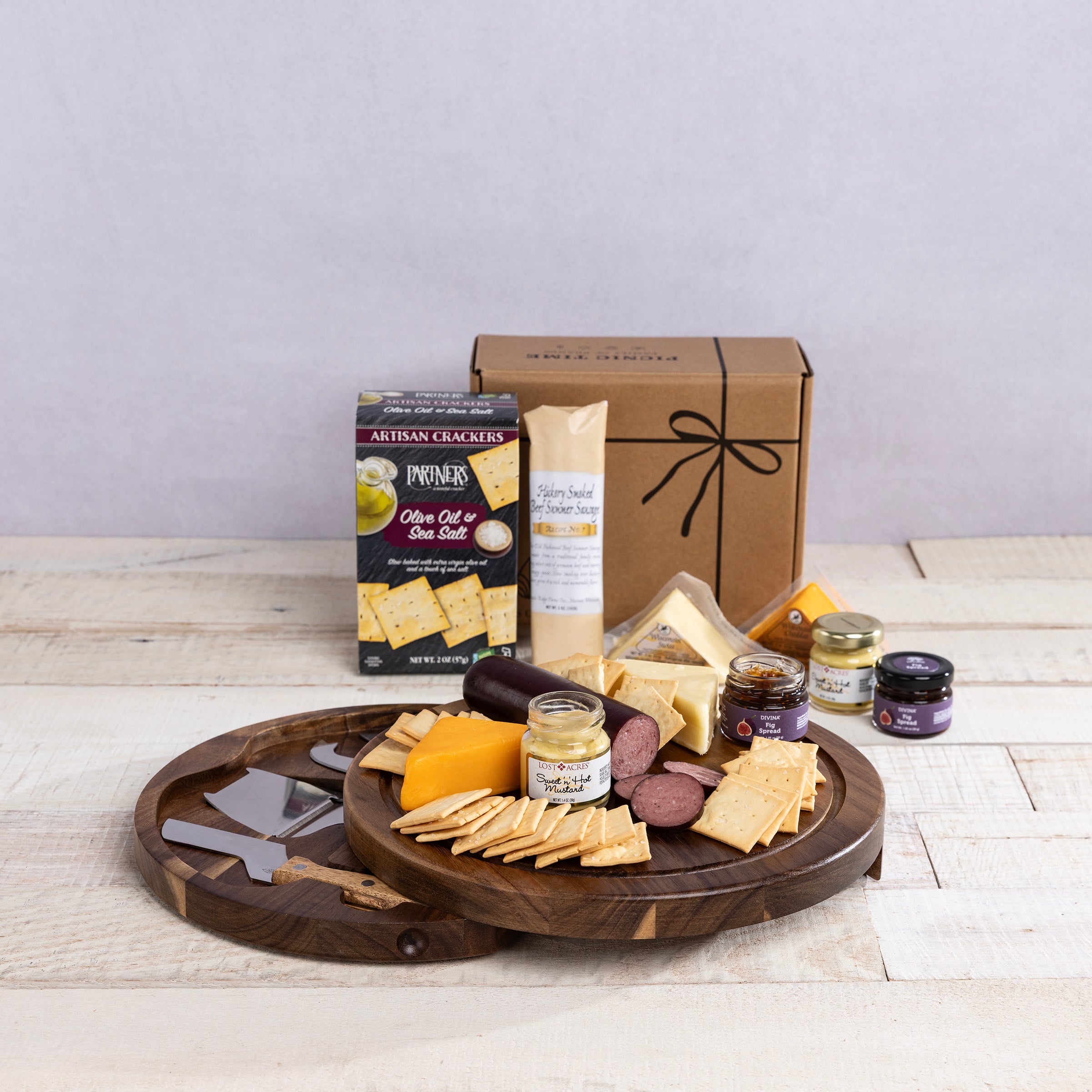 Acacia Circo Cheese Board with Gourmet Gift Pack