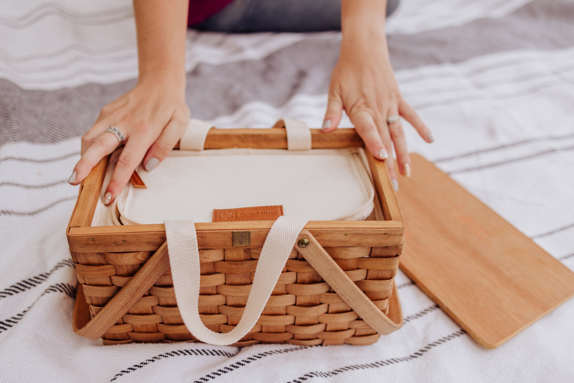 Washington Huskies - Poppy Personal Picnic Basket