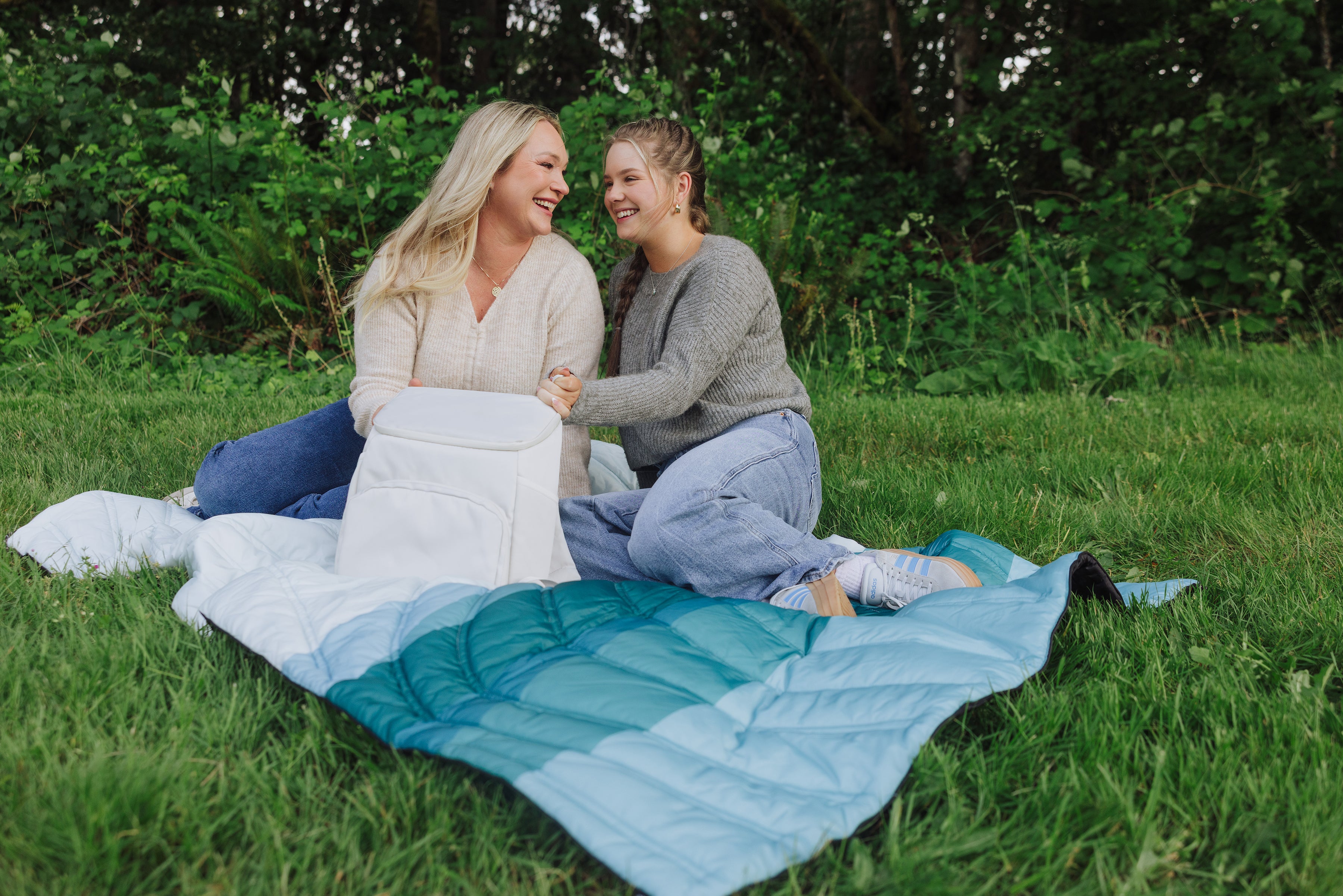 Aura Outdoor Puffer Blanket