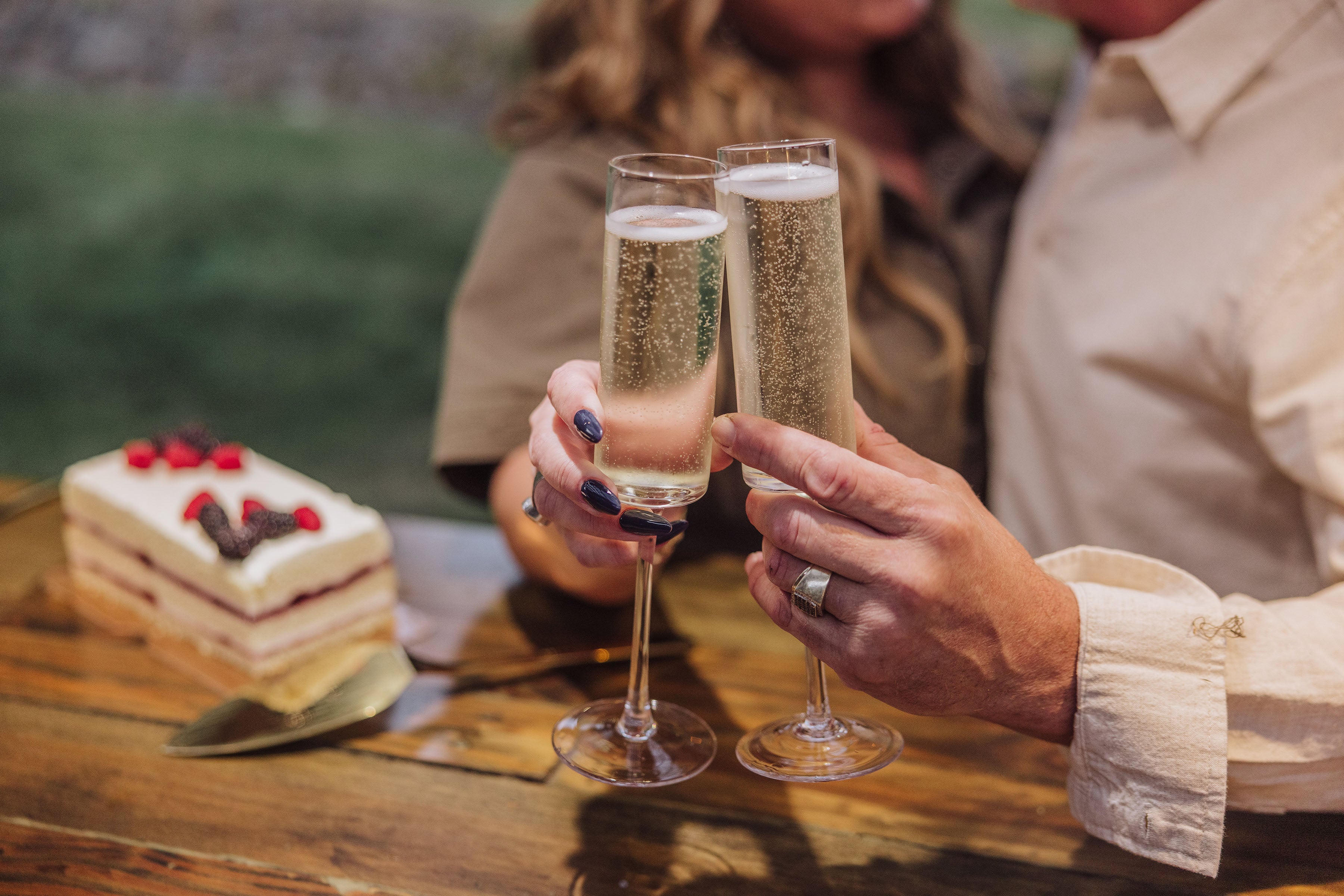 Arbane Champagne Glass Set with Cake Knife