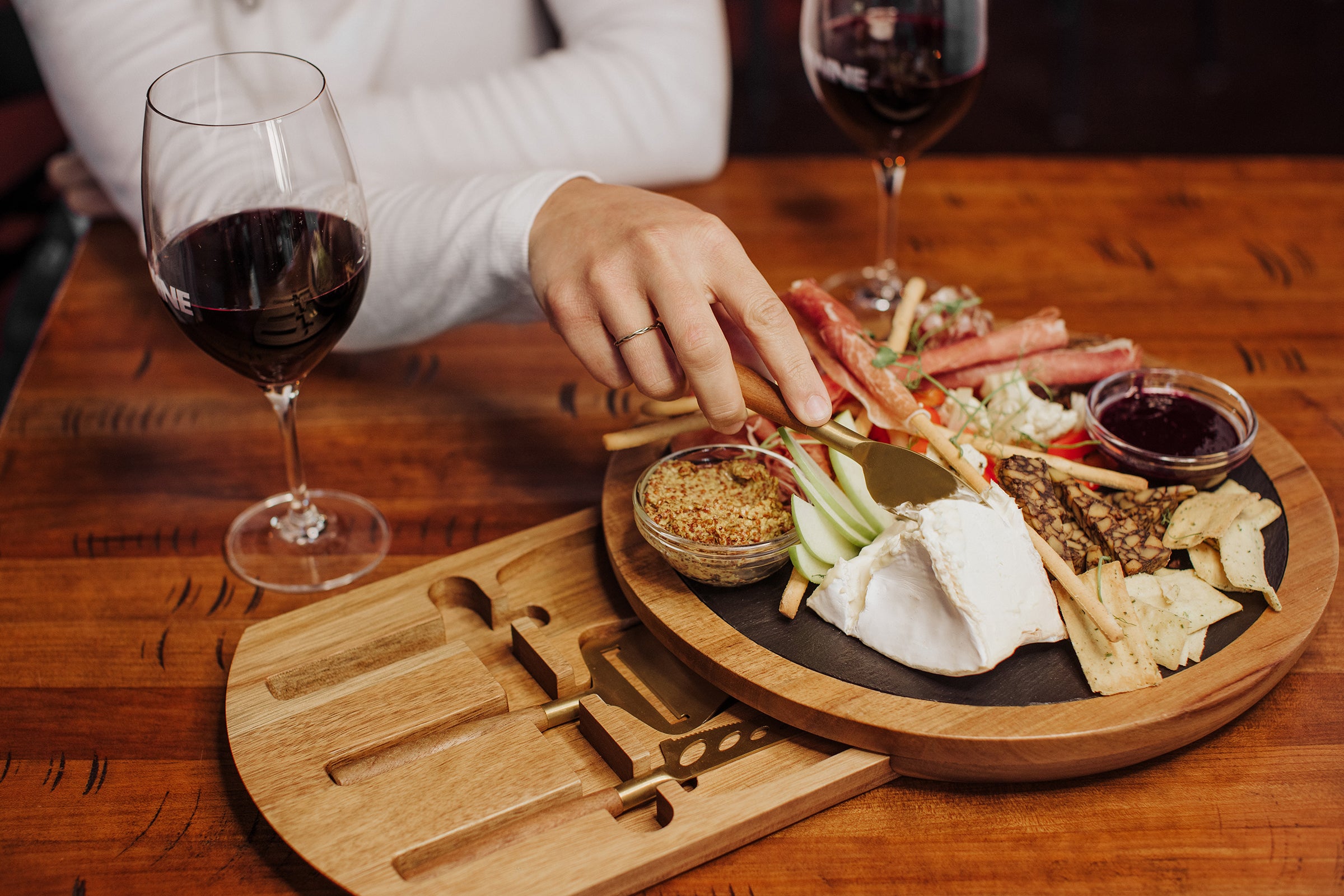 St Louis Blues - Insignia Acacia and Slate Serving Board with Cheese Tools