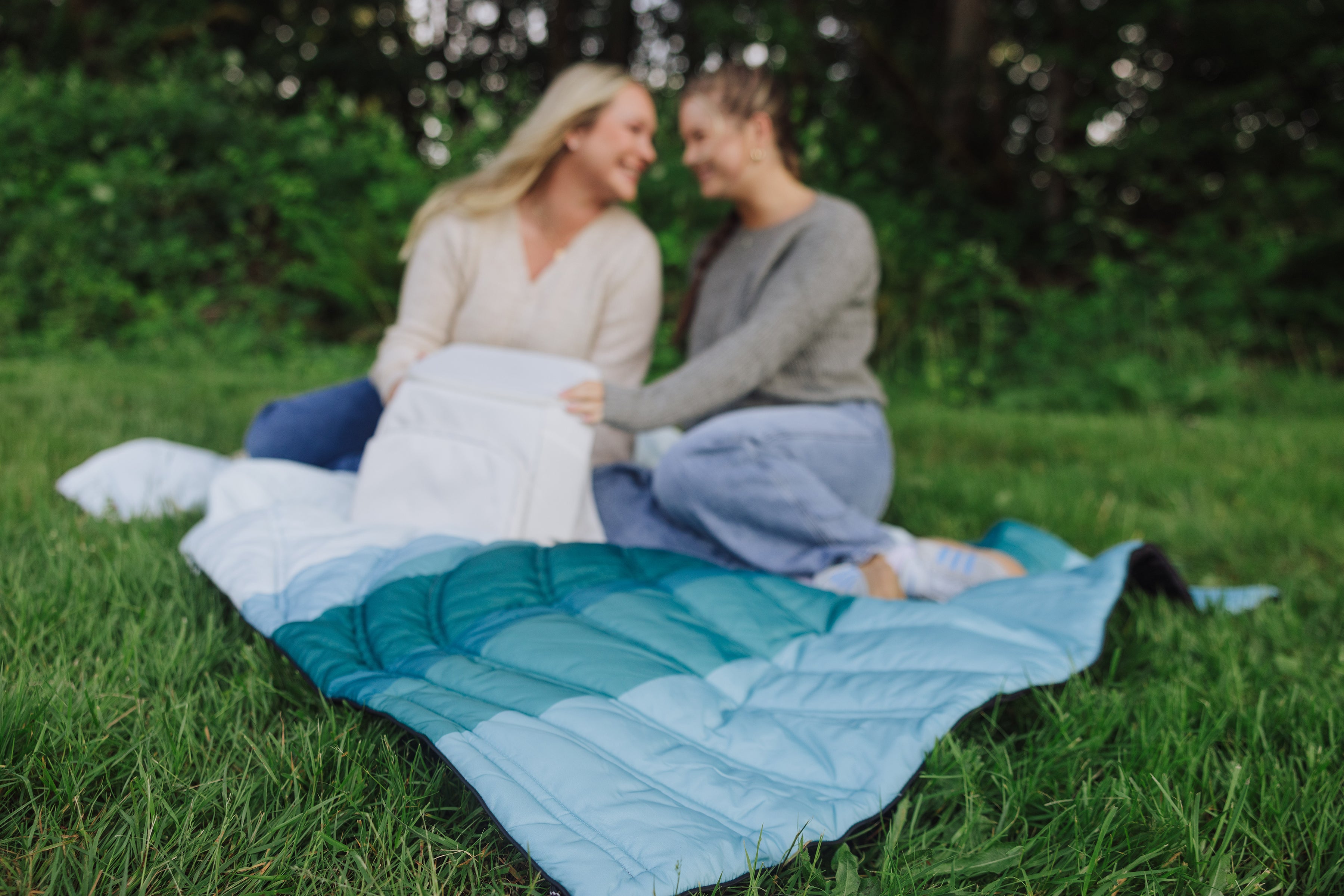 Aura Outdoor Puffer Blanket