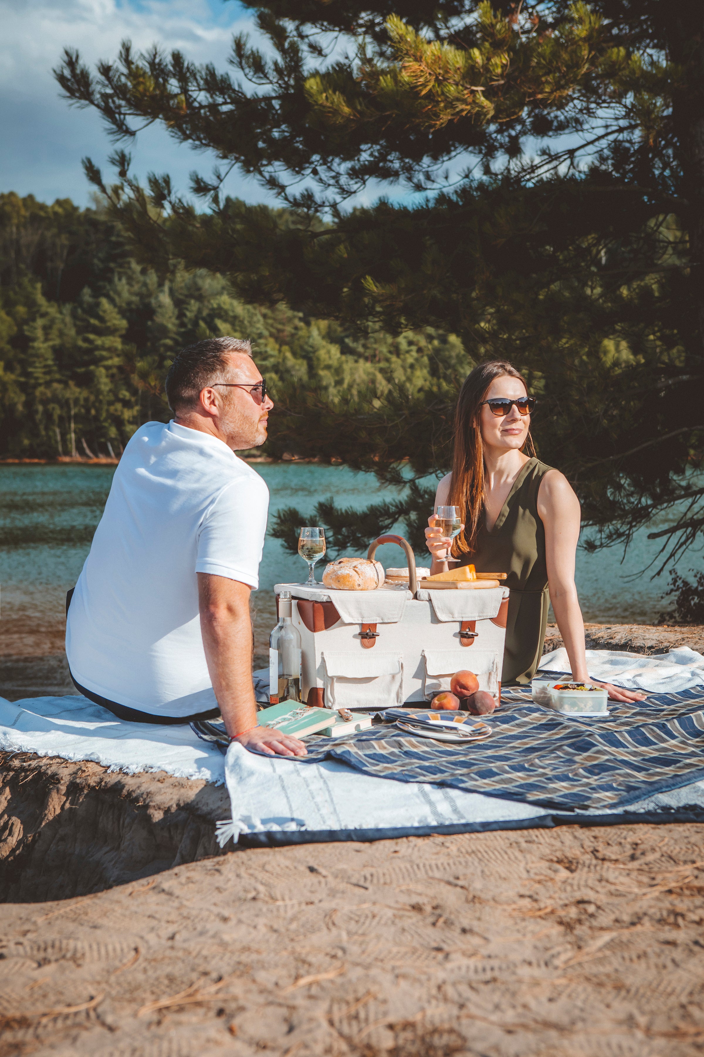 Pioneer Picnic Basket