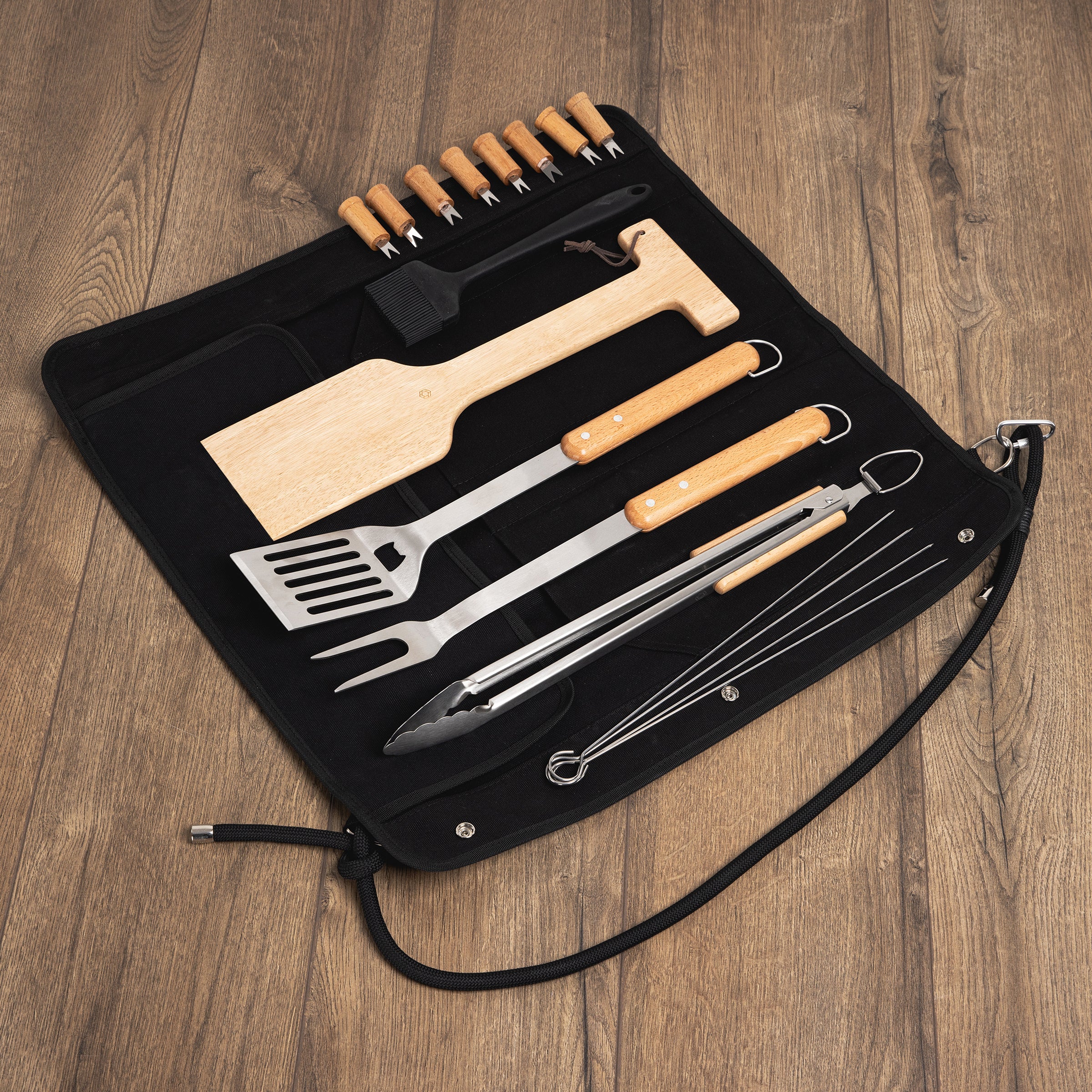 18 Piece BBQ Roll Up Set