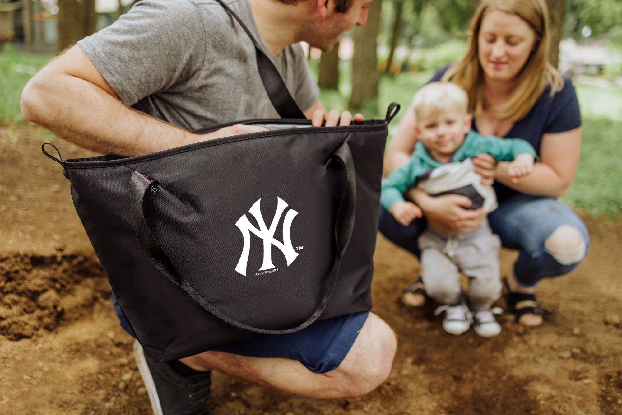 New York Yankees - Tarana Cooler Tote Bag