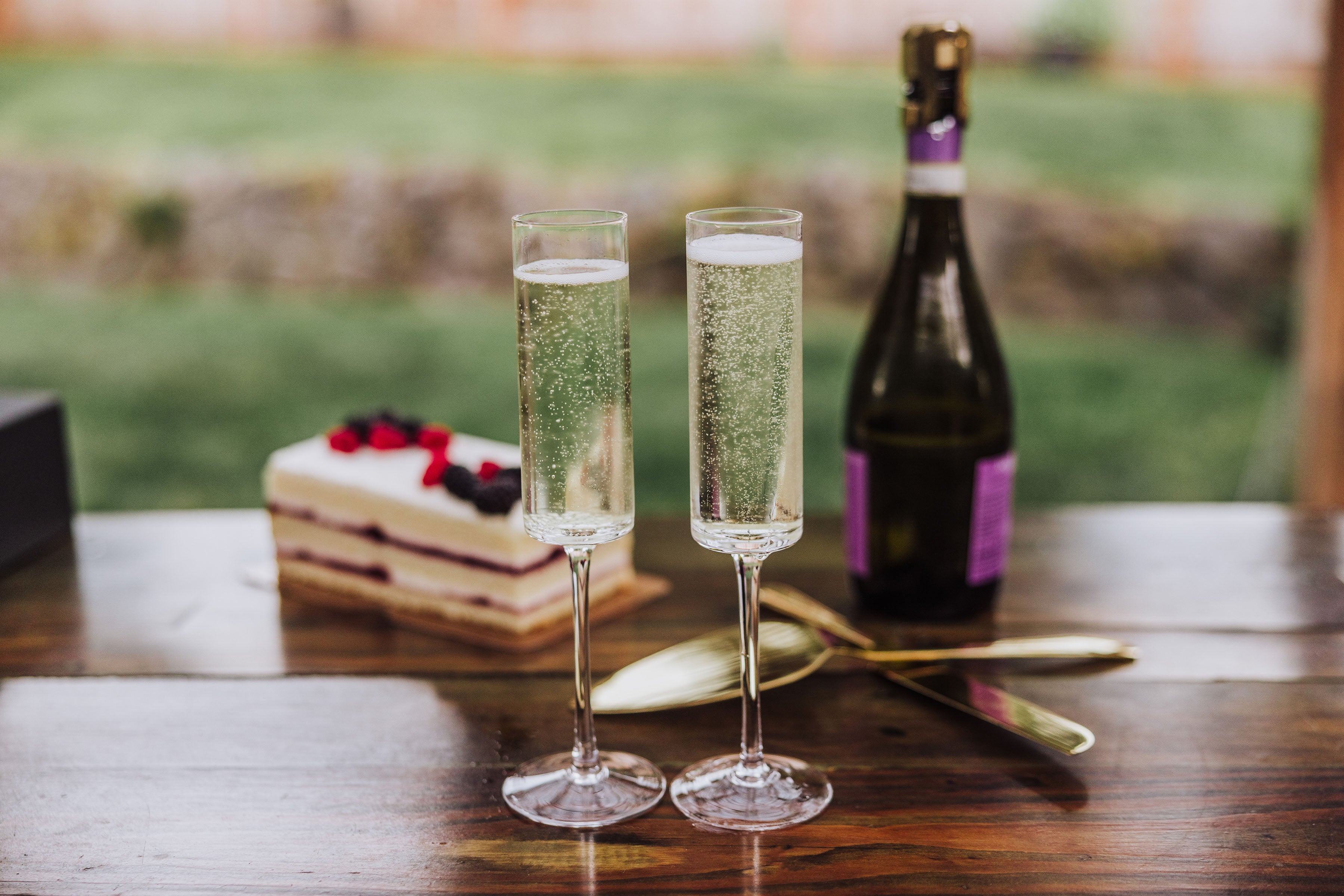 Arbane Champagne Glass Set with Cake Knife
