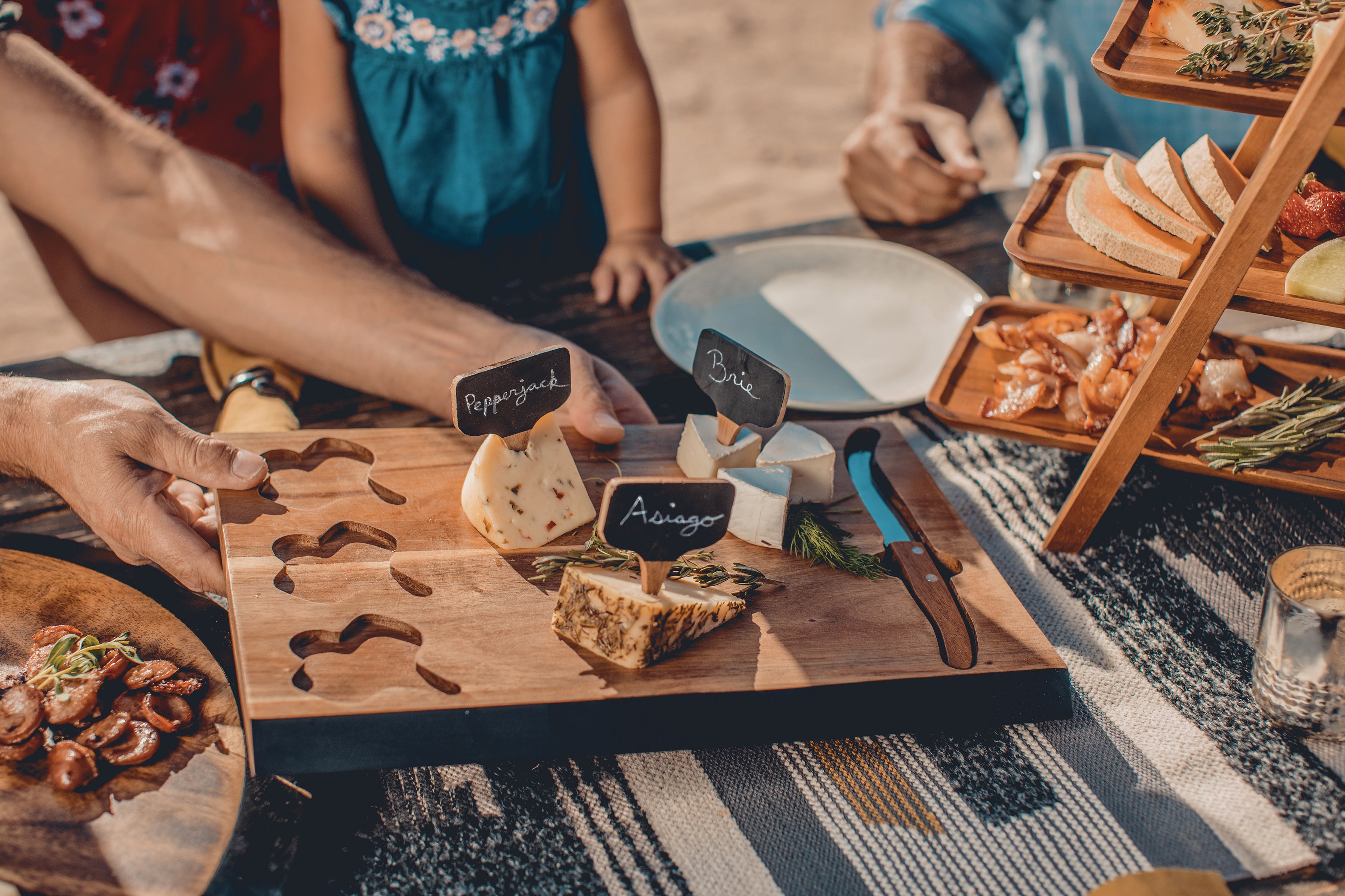 Washington Nationals - Delio Acacia Cheese Cutting Board & Tools Set