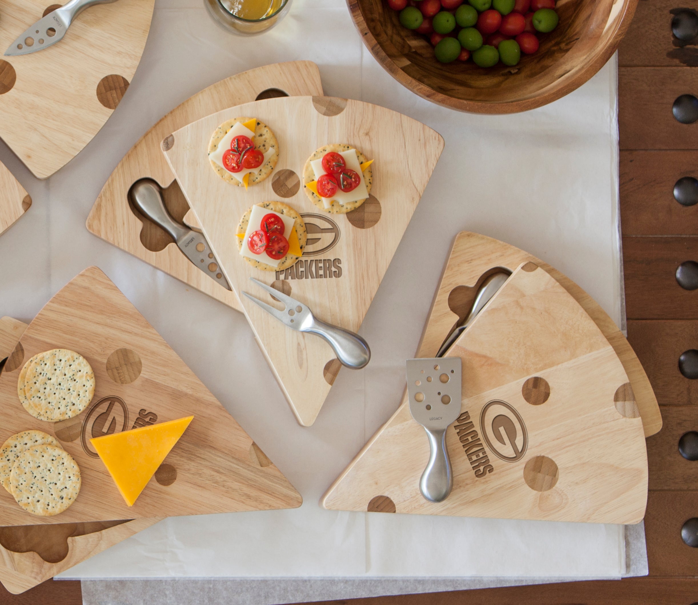 Green Bay Packers - Swiss Cheese Cutting Board & Tools Set