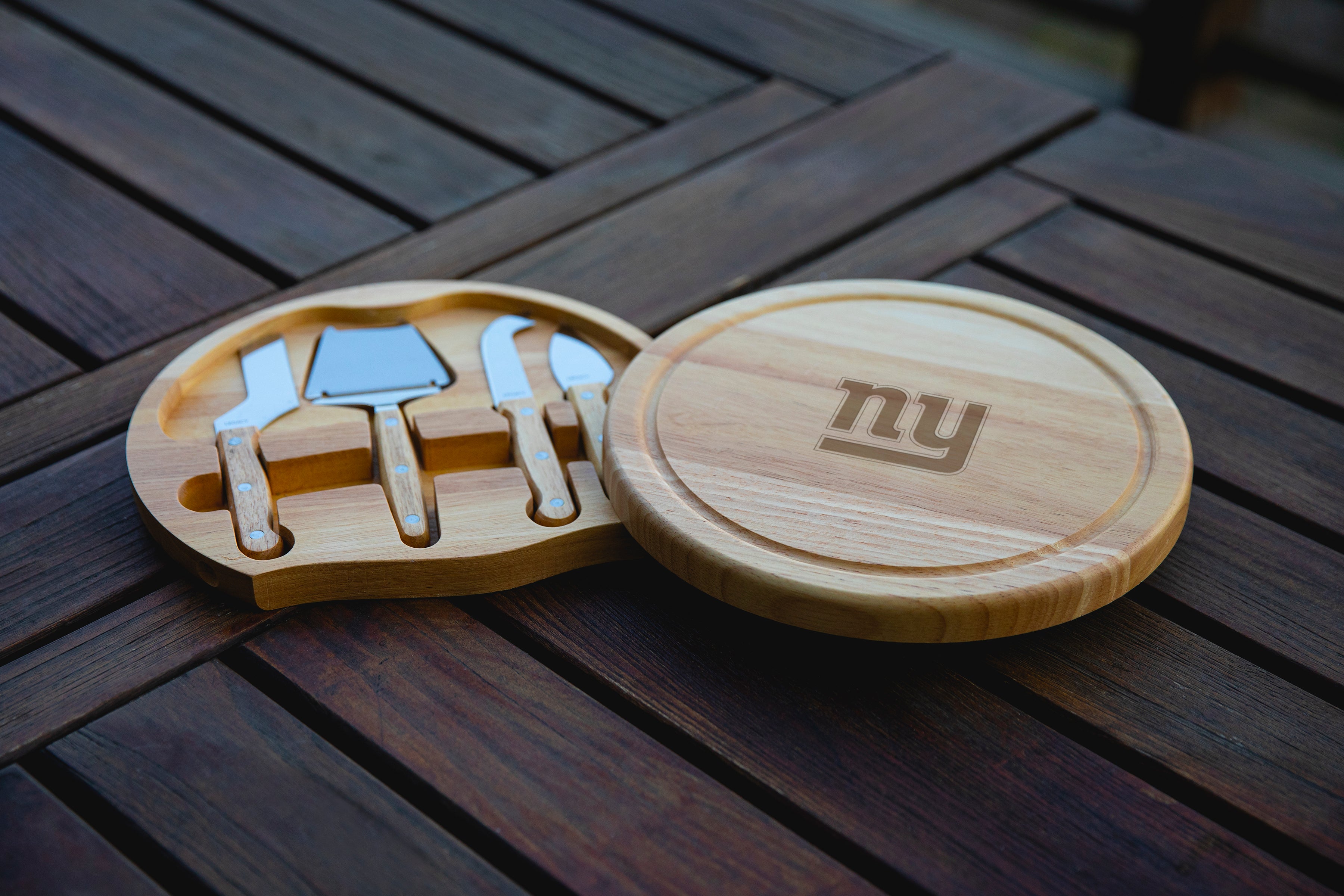 New York Giants - Circo Cheese Cutting Board & Tools Set