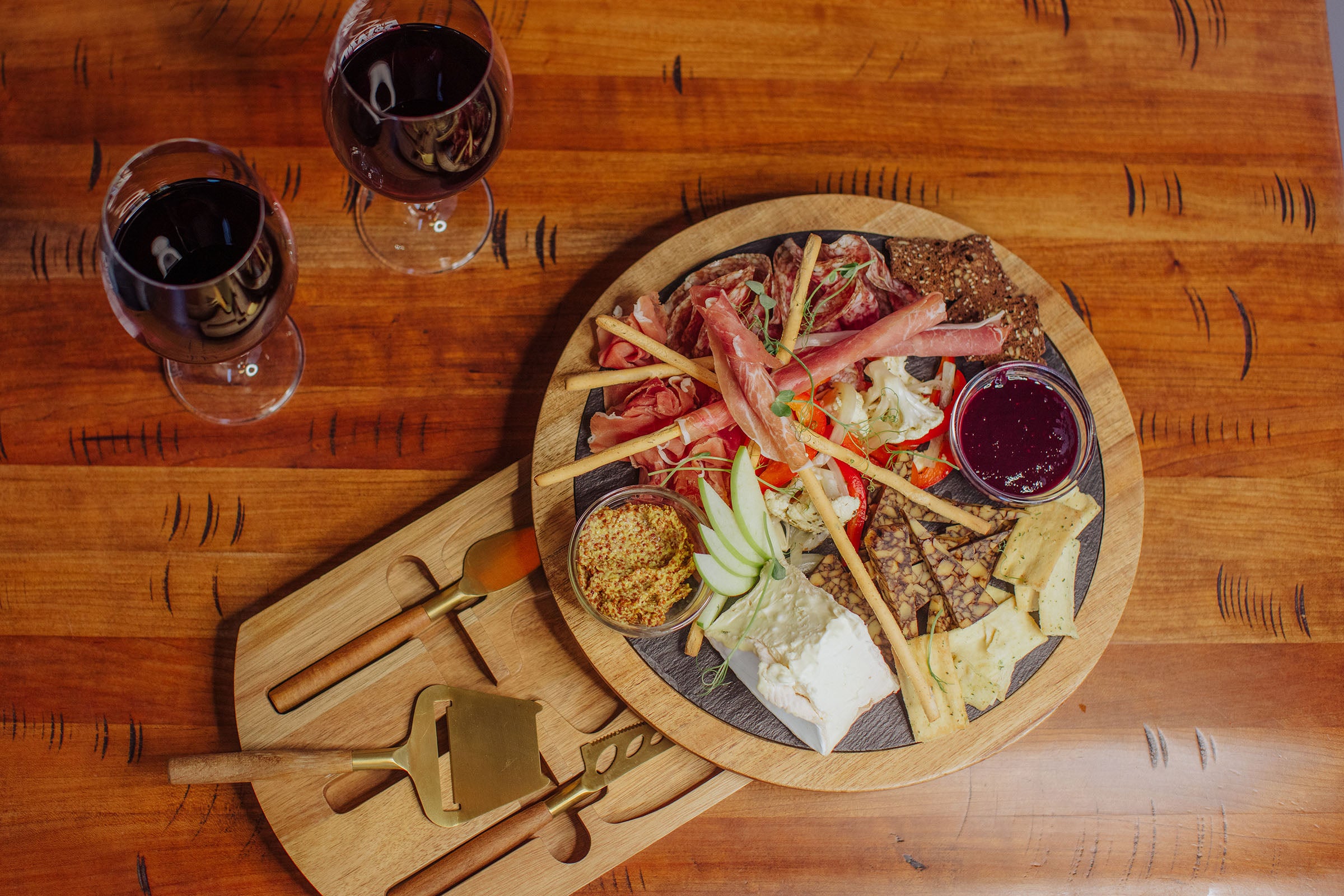 Toronto Maple Leafs - Insignia Acacia and Slate Serving Board with Cheese Tools